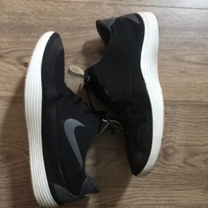 Men’s Nike shoes size 11